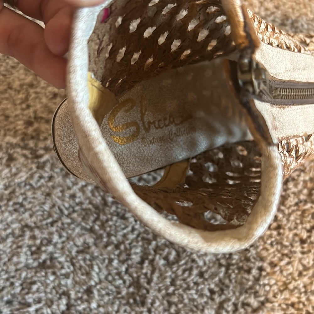 Heels - Picture 3 of 3